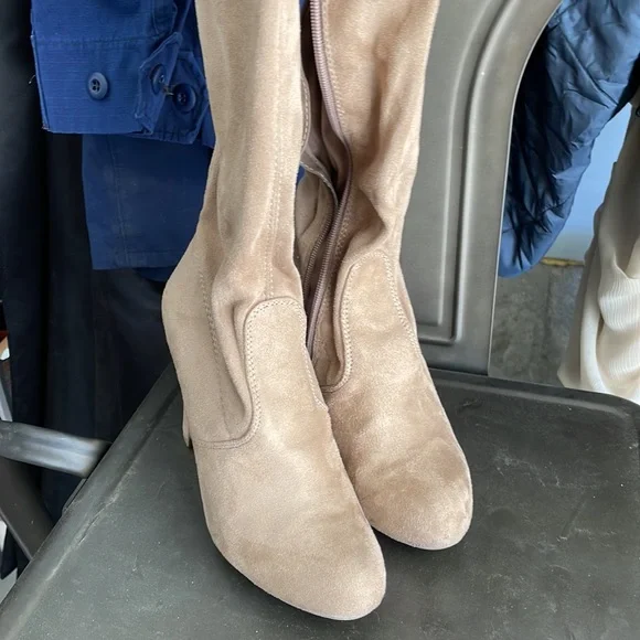 Charlotte Russe Over The Knee Faux Suede Tan Boots - Size 7 Great Condition - Picture 4 of 7